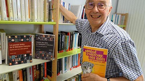 Afin de coller aux changements de programme, Francis s’est remis à la tâche pour publier un nouvel ouvrage accessible aux lycéen(ne)s et classes préparatoires