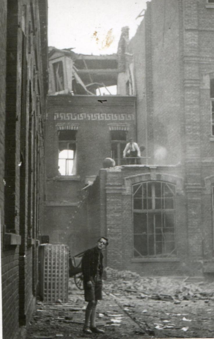 L'institut Saint-Jude en ruines, au lendemain du bombardement.